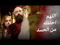العباءة الحمراء ملائمة لك كثير ا 
