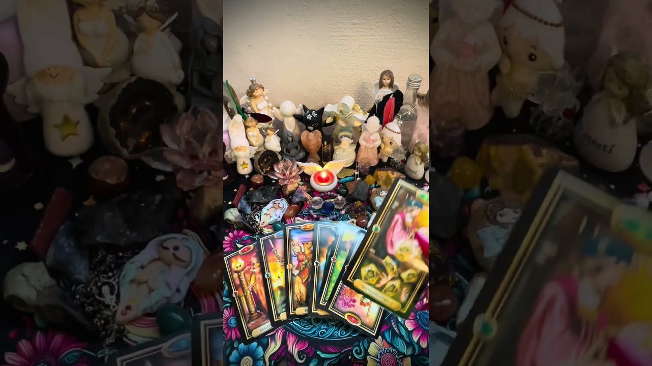 Jak to k Tobě má, ale bojí se to přiznat? #vykladkaret #tarot #shors  #výkladkaret #vyklad #výklad 