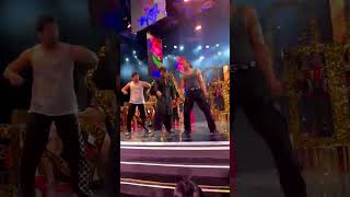 Bollywood takes the stage, everyone starts to groove! 👑 #ShahRukhKhan #SRK #KingKhan #Pathaan