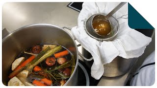 Passeren Van Een Bouillon Keukentechniek