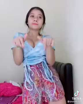 story wa cewek cantik toge