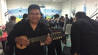 Moises Salazar y su Charango / Poco a poco