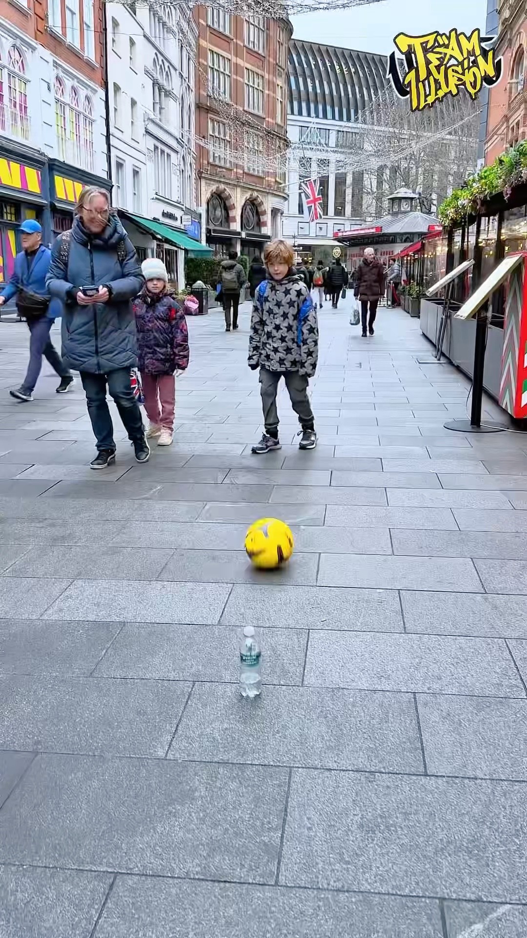 맞출 수 있을까⁉️⚽️ Bottle challenge
