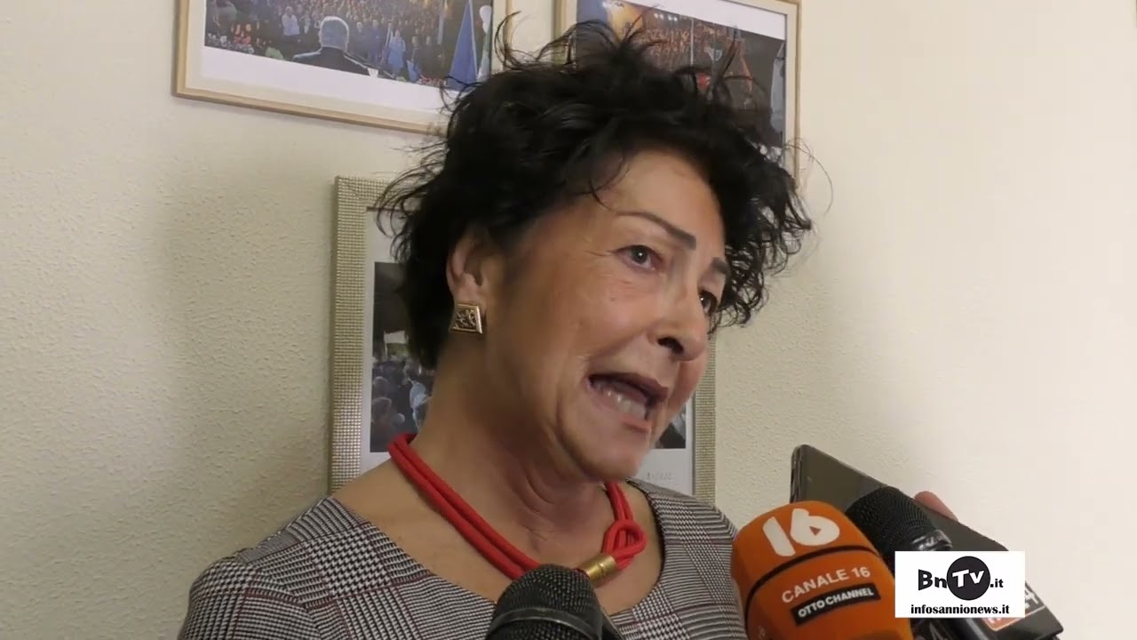 Rosetta De Stasio inaugura il circolo Antonio Guarra