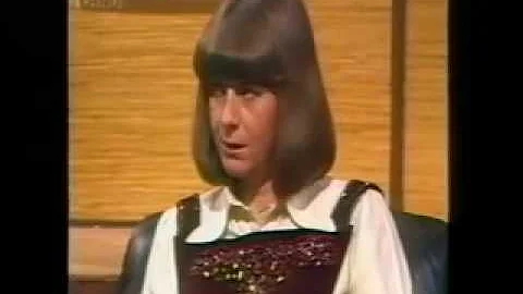 Pam Ayers - 1979 NZ interview (rare!!)