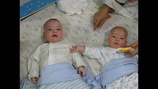 Babies are talking lovely twin !!!! Talking Twin Babies