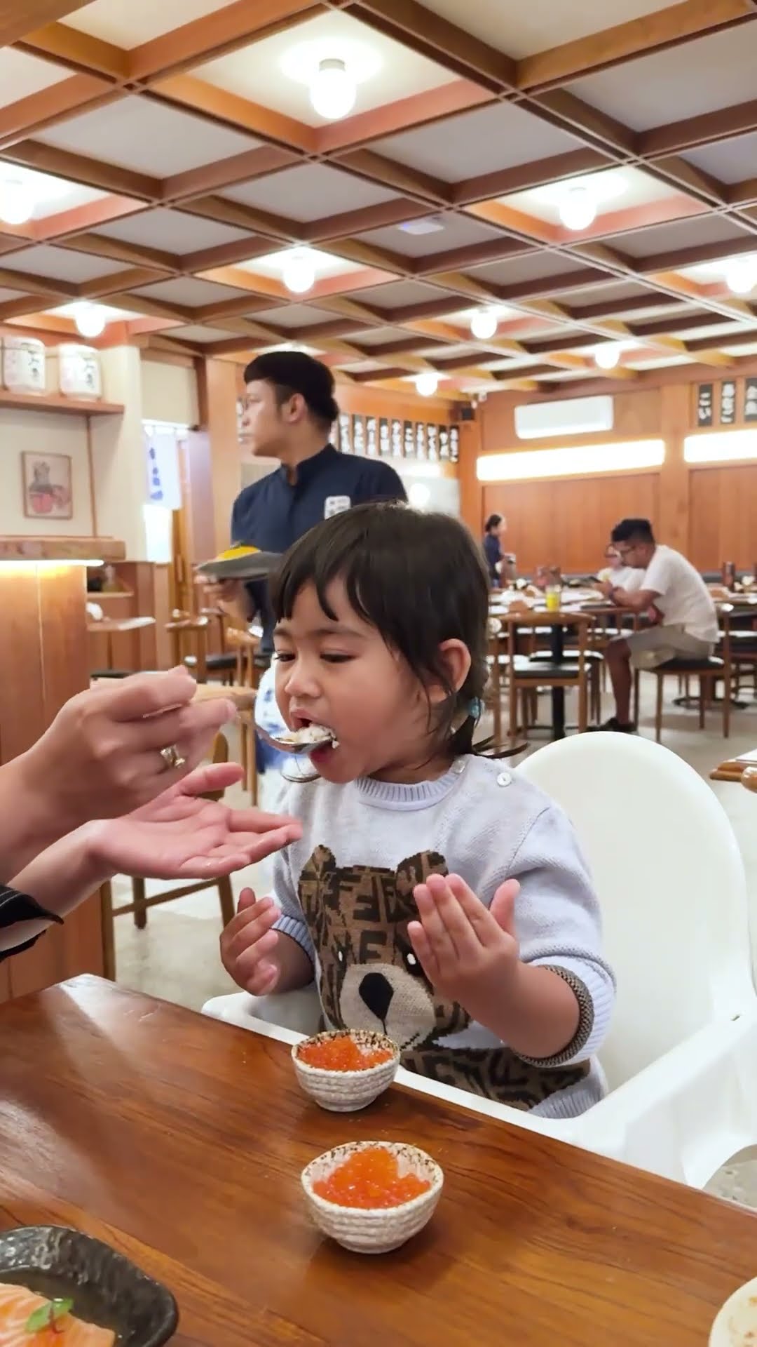Moana Mukbang Semua Sushi.. #riaricis