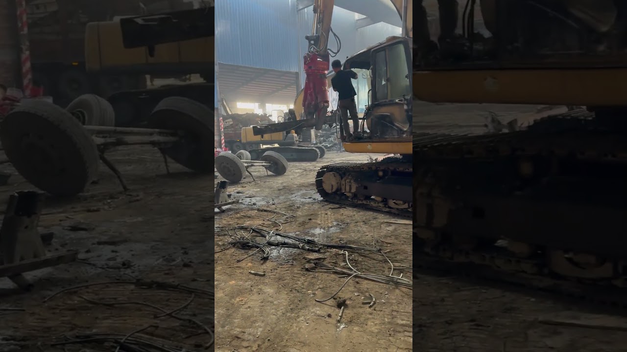 Hydraulic scissors for disassembling scrap iron