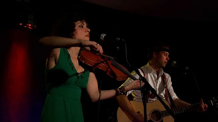 Carrie Rodriguez & Luke Jacobs -  I Dont Mind Wait...