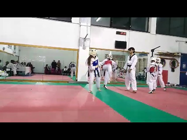 Michele e Maria, Claudia e Chiara combattimento