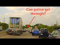 State Troopers responding code 3 lights & sirens, HUGE traffic jam (Rettungsgasse USA)