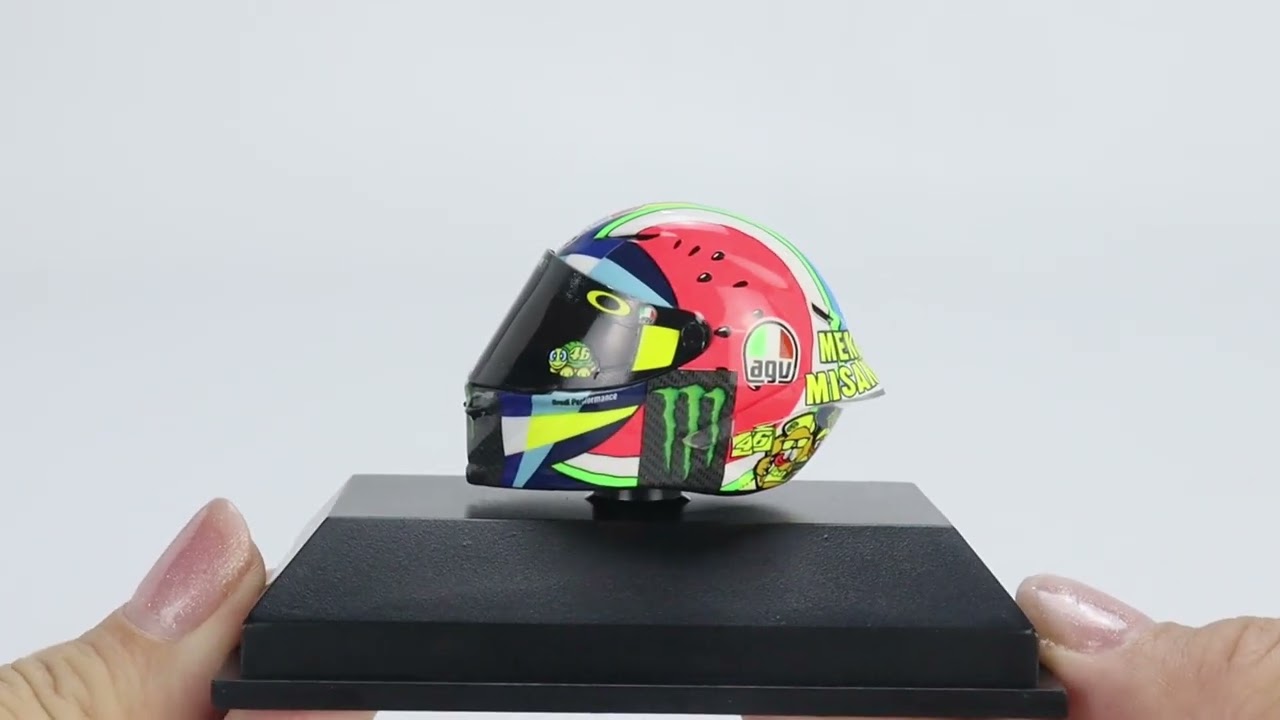 Valentino Rossi Moto GP World Champions Helmet 1/8 Models 
