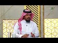 لديها خشونة في الركبة وتصلي جالسة وفي صلاة السنن تحتاج لوسادة.. فهل عليها شيء؟- الشيخ د. سعد الخثلان