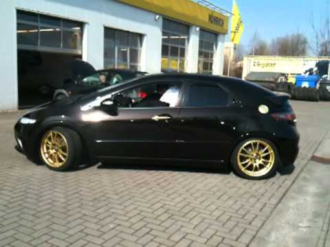 Civic FK2 OZ Ultraleggera 18 Zoll racing gold - YouTube