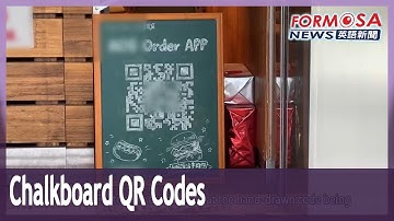 Restaurant customers enjoy a hand-drawn QR code on a blackboard｜Taiwan News