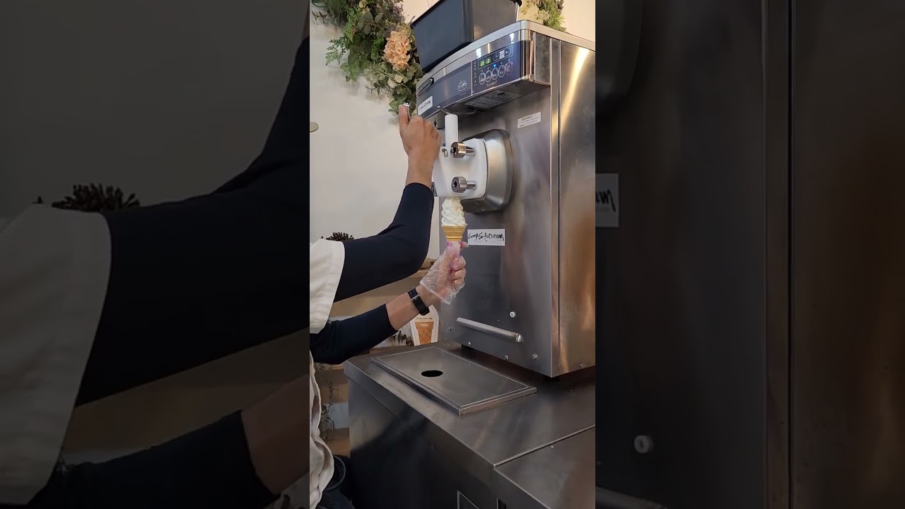 北谷町美浜アメリカンビレッジ　ロングソフトクリーム