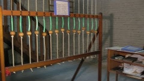 Sekilas di lonceng tubular gereja berdering