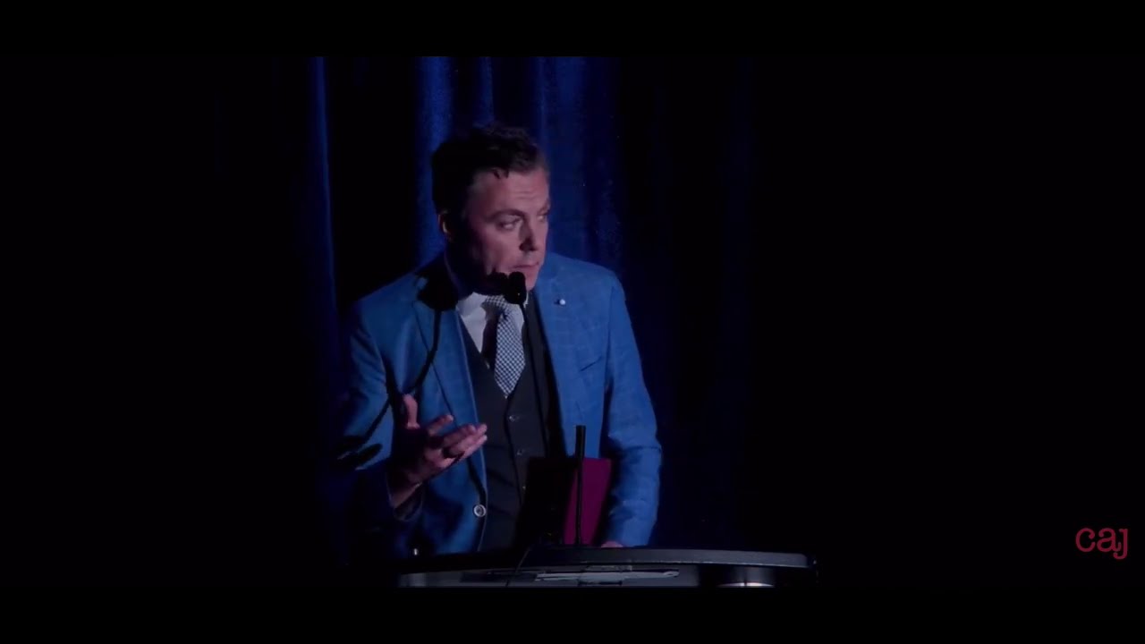 Rob Cribb accepts the CAJ Award for Human Rights Reporting