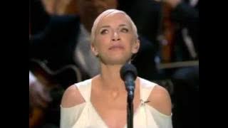 Annie Lennox - Into The West (live at the 2004 Oscars)