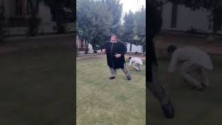 Junaid Awan Khan Baba K Pao K Bech Se Nikal Gaya