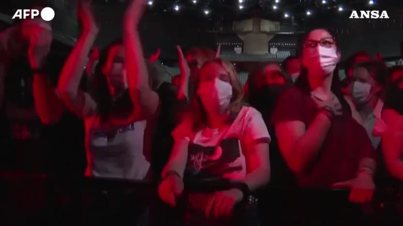5000 persone al primo concerto post Covid a Parigi