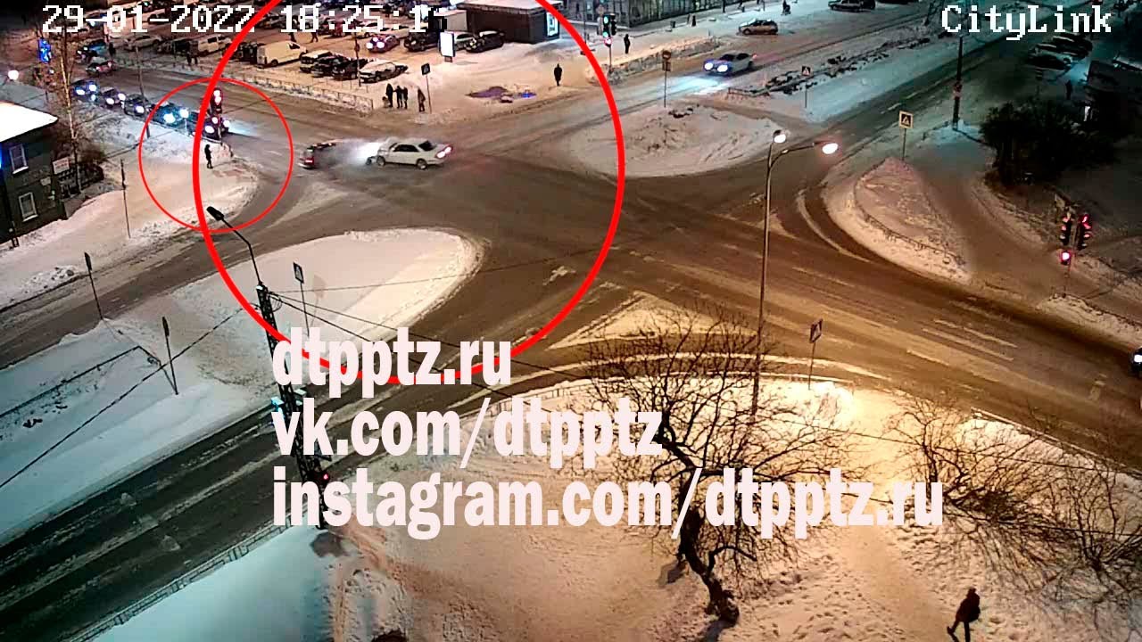 Левый поворот: ДТП на Октябрьском проспекте - YouTube