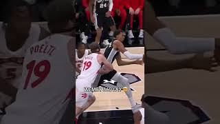 Wemby with the tough layup 🤯