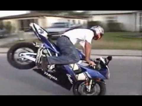 Video divertente, cadute in moto, impennate ed acrobazie