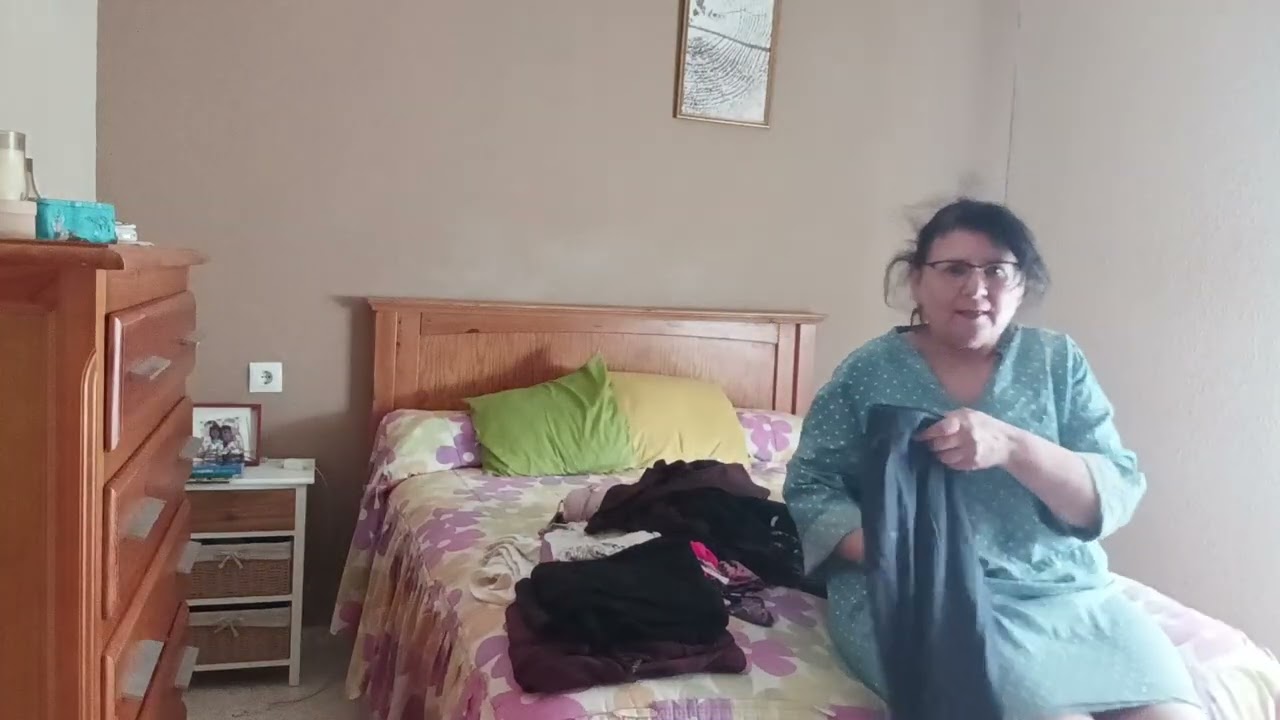 Organizar la ropa en el armario 