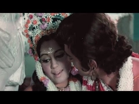 Meri Duniya Badal Gayi - मेरी दुनिया बादल गयी Music Video Thumbnail