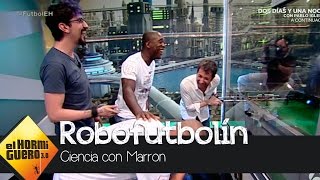 Roberto Carlos y Seedorf vs El Robot que juega al futbolín  El Hormiguero 3.0