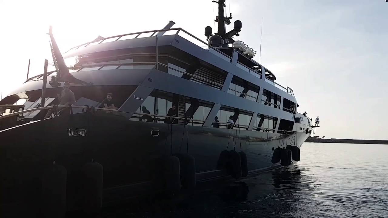 giorgio armani yacht