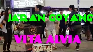 Dua gadis ni buat semua orang tak tenang, Asyik... asyik...💃💃