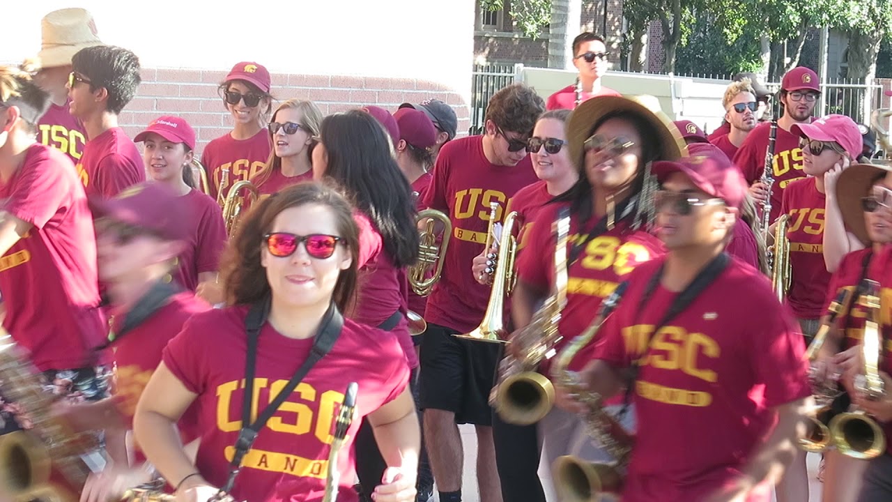 trojancandy.com: The Spirit of Troy Enters the Heritage Hall Plaza for the Utah Football Rally