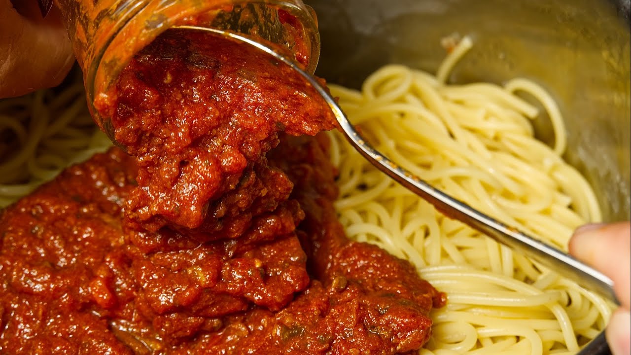 Why You Shouldn't Cook Spaghetti In A Small Pot