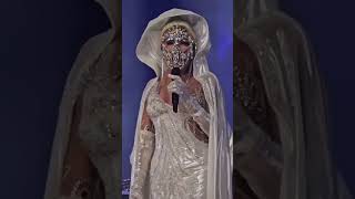 Halil Sezai Ajda Pekkan Konserini Pilot Sevgilisi Elif Güveyler Ile Izledi Resimi