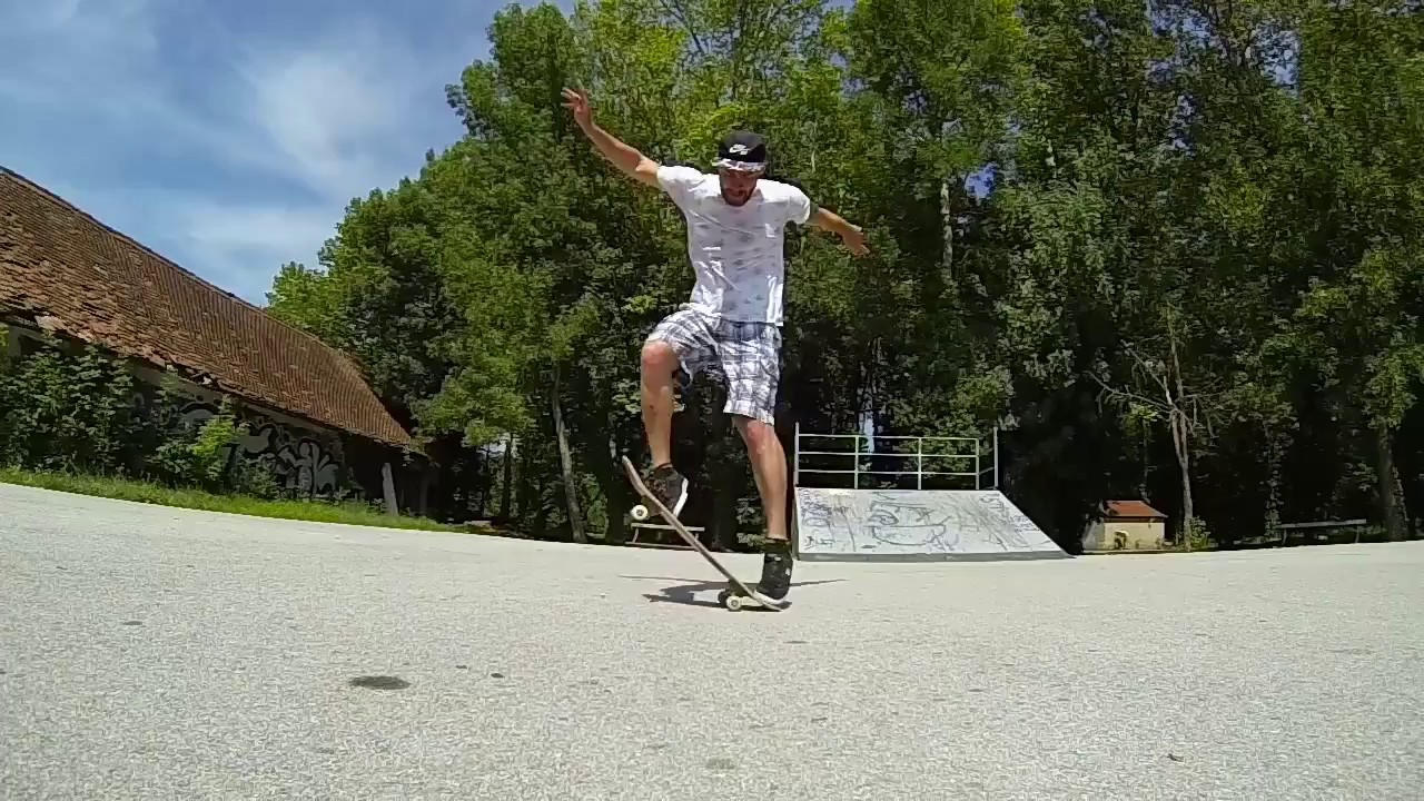 360 Hardflip Skateboarding Flatground !
