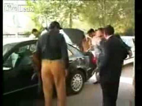Упали штаны (пакистанский судья окофузился)