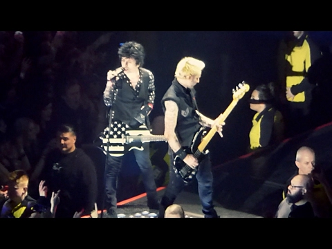 Holiday / Letterbomb - Trump Protest - live in Manchester - Green Day Revolution Radio Tour 2017