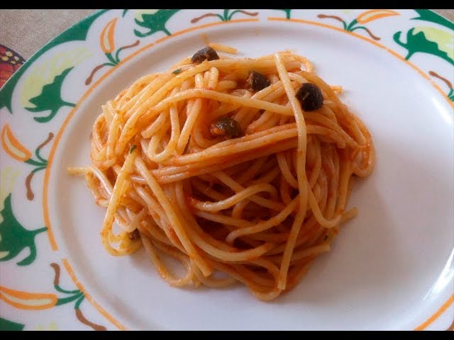 Spaghetti alla puttanesca - YouTube