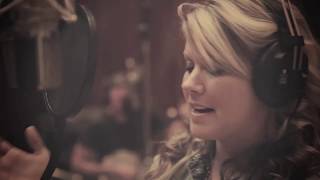 Video voorbeeld van "Natalie Grant - In The End (Official Music Video)"