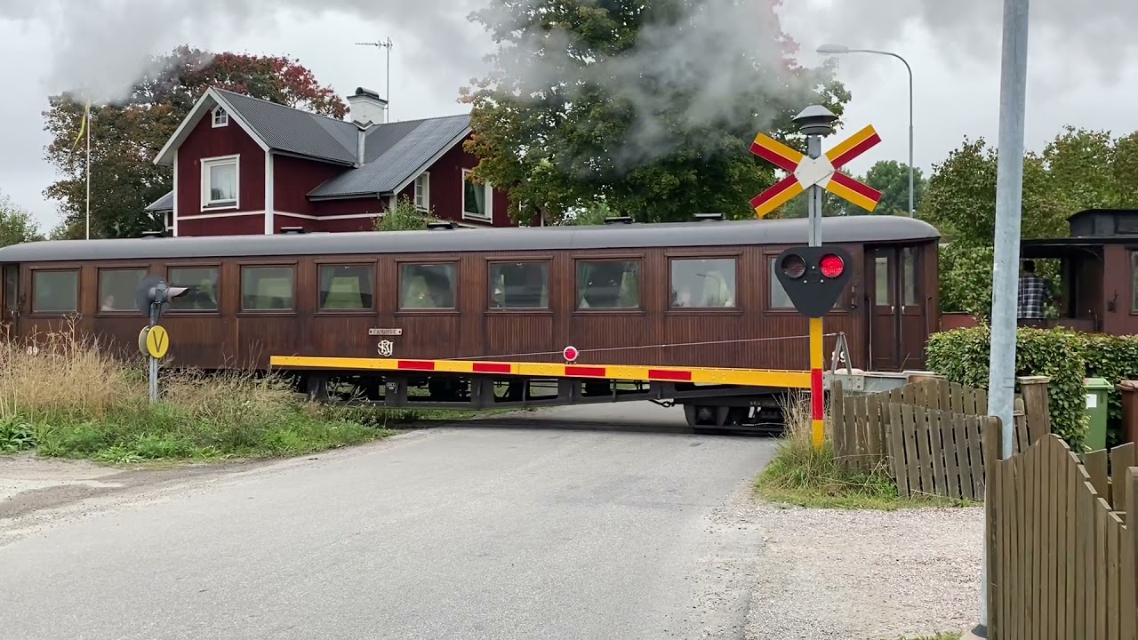 Gammal järnvägsövergång i Almunge (Mogavägen) / Swedish vintage railroad crossing