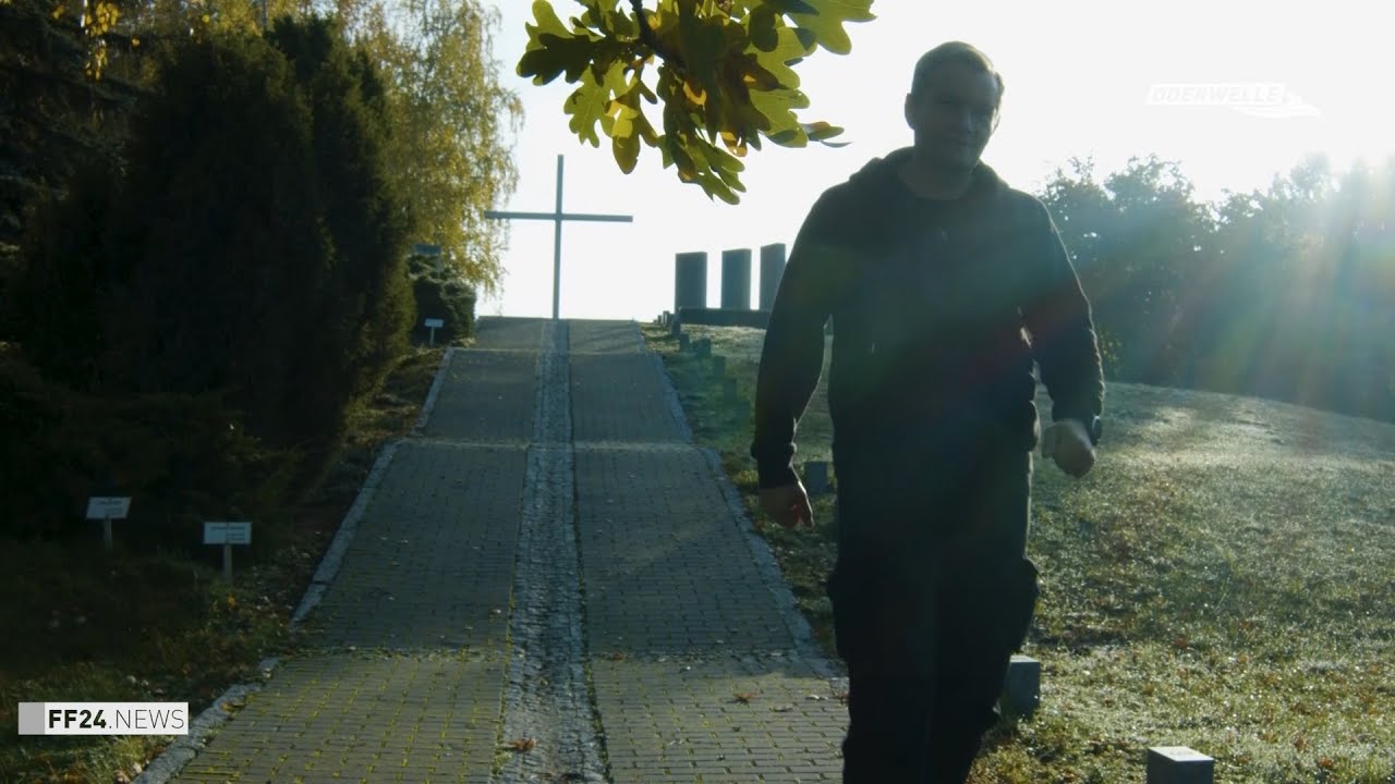 Er gibt den Toten nach Jahren ein Grab