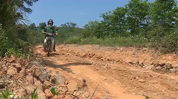 Giao thông chưa được đầu tư, người dân miền núi Quảng Trị đi lại khó khăn