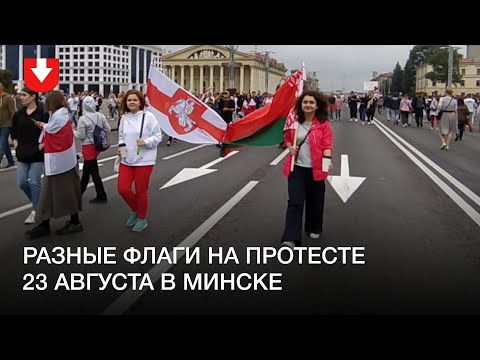 Люди идут по проспекту возле Октябрьской площади в Минске