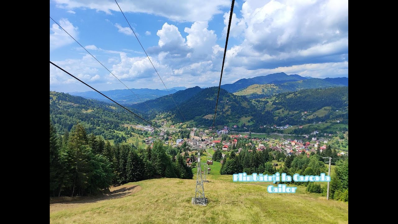 Plimbăreți la Cascada Cailor din România , Maramureș , Borșa
