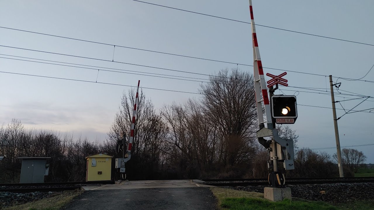 LIVESTREAM #8: Železniční přejezd Lhota pod Přeloučí #2 - 31.3.2021 / Czech railroad crossing