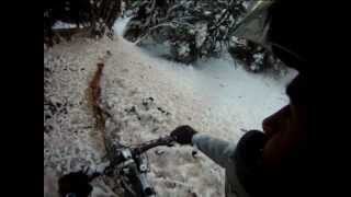 Due pazzi, due bici, un sentiero da enduro e tanta neve!!