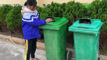 "Xây dựng không gian trường lớp an toàn, sáng tạo và hiệu quả". Trường tiểu học xã Văn Lý.