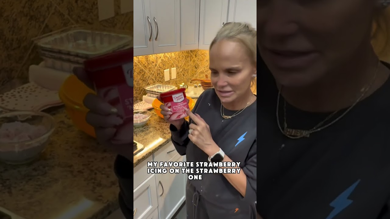 Kristin Chenoweth - Cooking with Kristin - Thanksgiving Crinkle Cookies